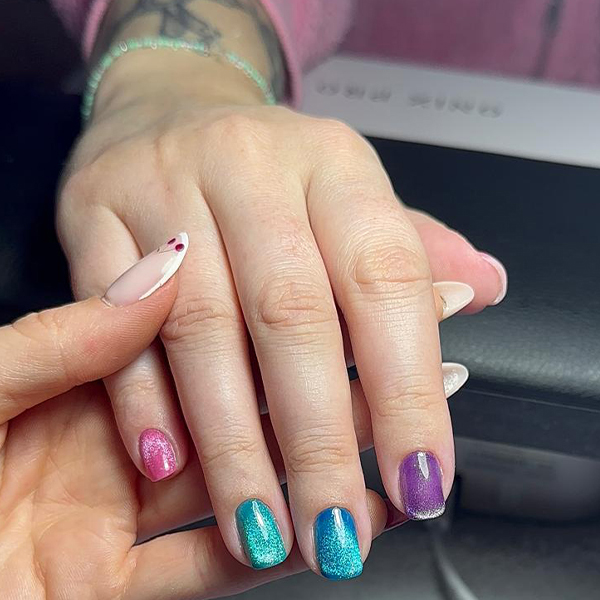 Pose gel rosée avec finition brillante à Toulon