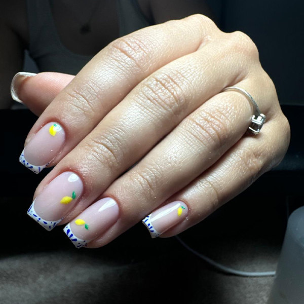 Pose gel rosée avec finition brillante à Toulon