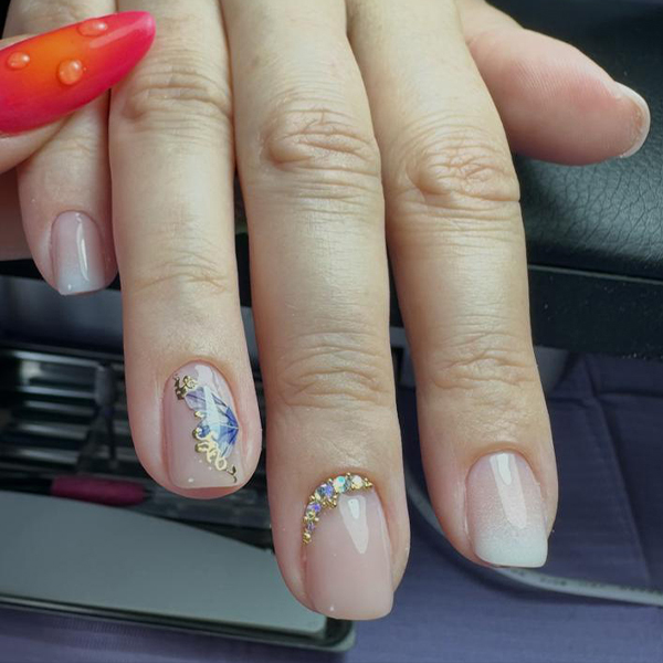 Pose gel rosée avec finition brillante à Toulon