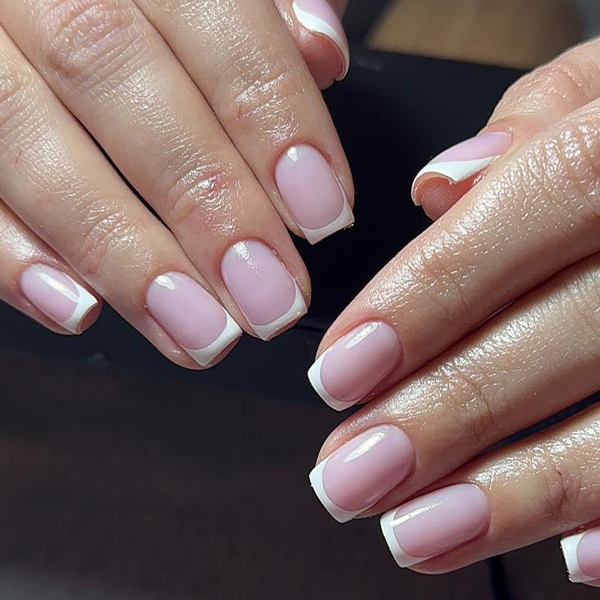 Pose gel rosée avec finition brillante à Toulon