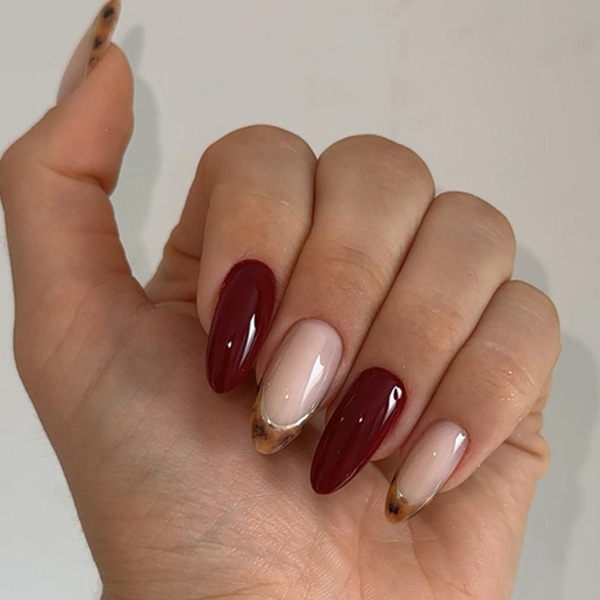 Pose gel rosée avec finition brillante à Toulon