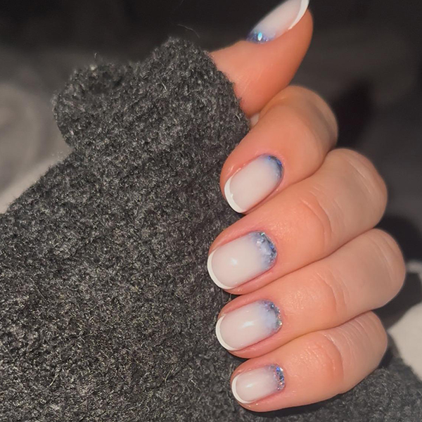 Pose gel rosée avec finition brillante à Toulon