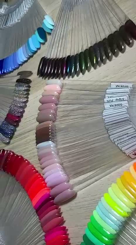 Nuancier nail art réalisé par MarySara à Toulon