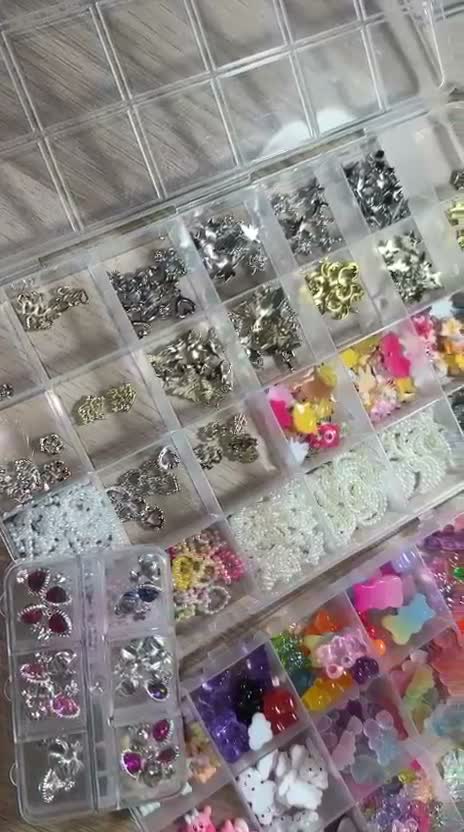 Nuancier nail art réalisé par MarySara à Toulon