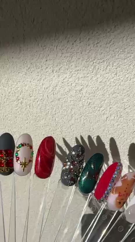 Nuancier nail art réalisé par MarySara à Toulon