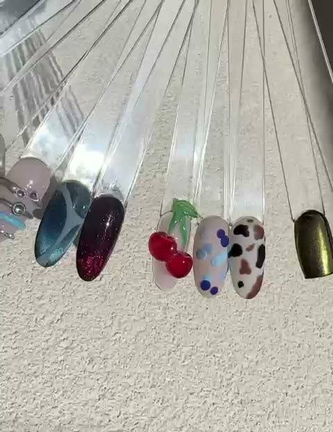 Nuancier nail art réalisé par MarySara à Toulon