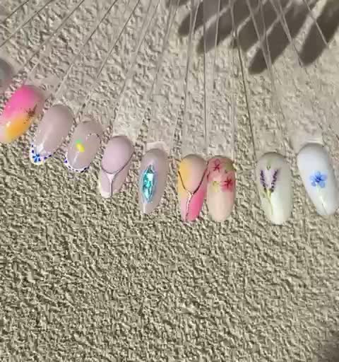 Nuancier nail art réalisé par MarySara à Toulon